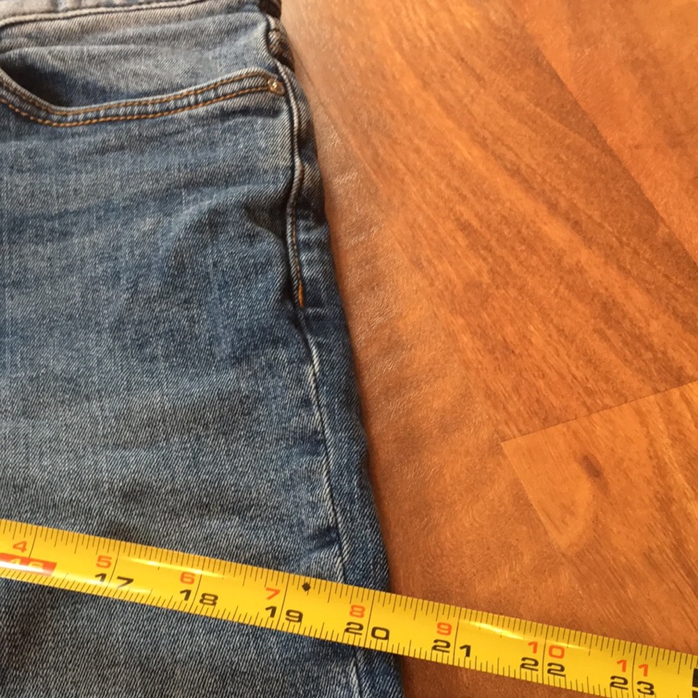 EUC H&M slim fit denim Bermuda shorts - Picture 9 of 12